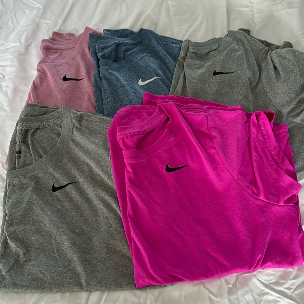 EUC bundle of 5 Nike Women’s Dri fit tees